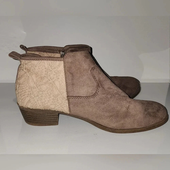 Arizona suede and lace ankle boots Size 9.5 EUC - Picture 2 of 7